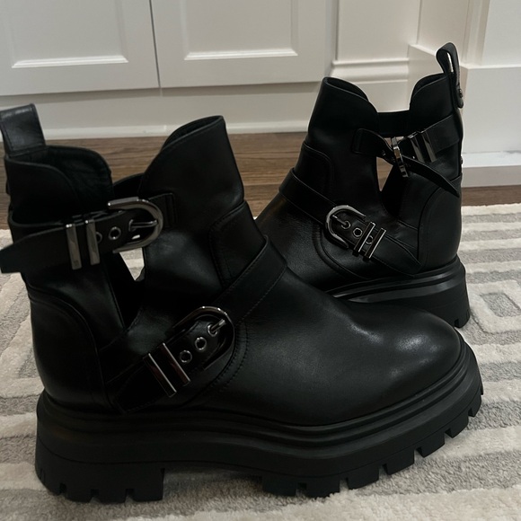 STUART WEITZMAN Buckle Fastening Leather Ankle Boots - Picture 6 of 8